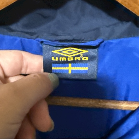 EUC - Vintage 2004/2006 Umbro Blue and Yellow Swedish Sports Jacket - Size M - Picture 3 of 4